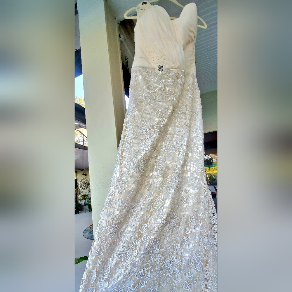 Women's Wedding Dress - Picture 13 of 16